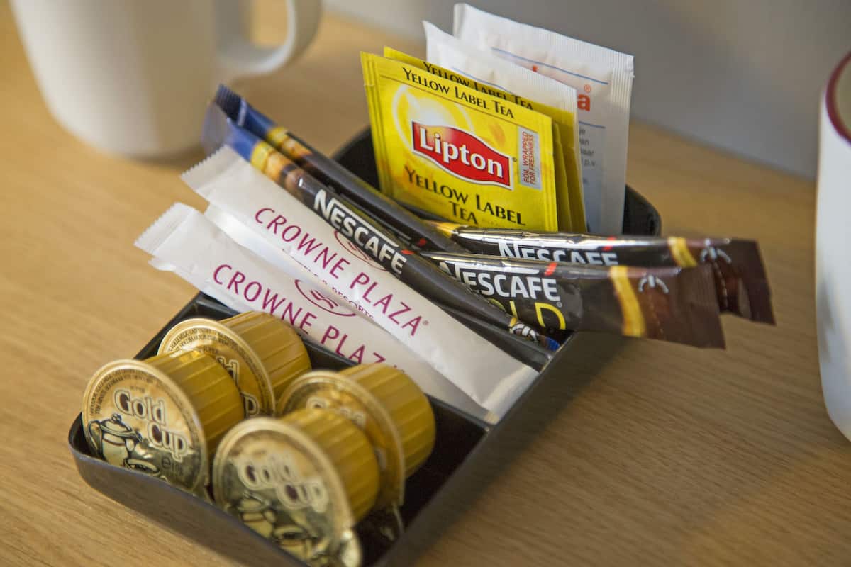 Kopi dan/atau alat penyeduh kopi