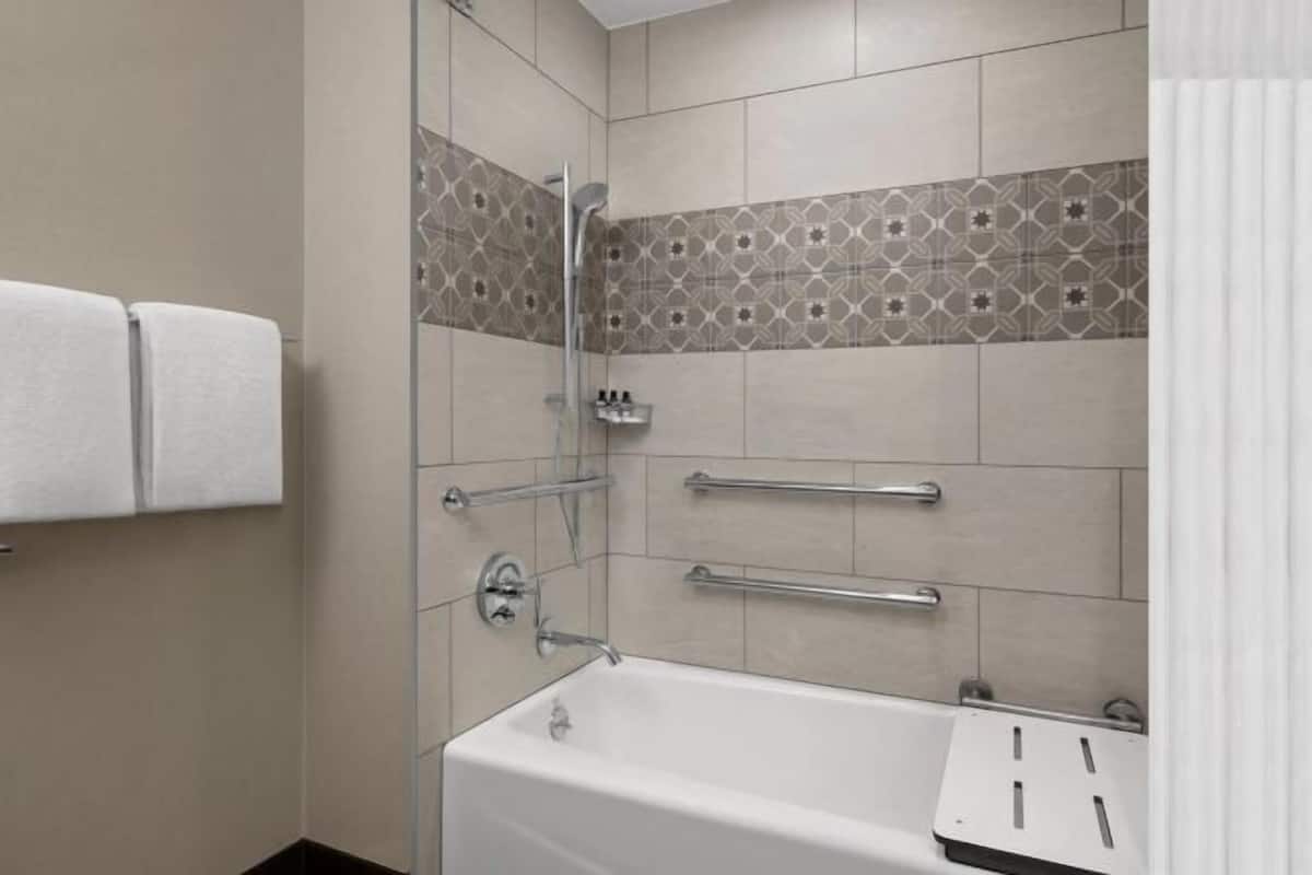 Bathroom | Free toiletries, hair dryer, towels, soap