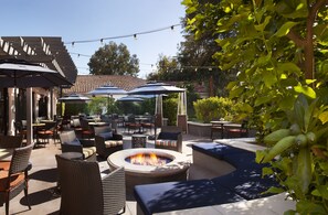 Breakfast, lunch, dinner served; American cuisine, garden views  - Hyatt Regency Westlake (Westlake Village)