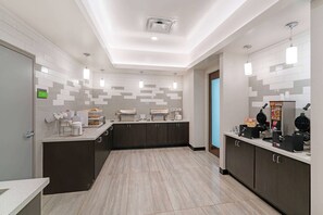 Free daily continental breakfast  - La Quinta Inn & Suites by Wyndham Mobile (Mobile)