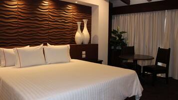 Premium Room, 1 King Bed, Non Smoking | In-room safe, desk, iron/ironing board, free cribs/infant beds