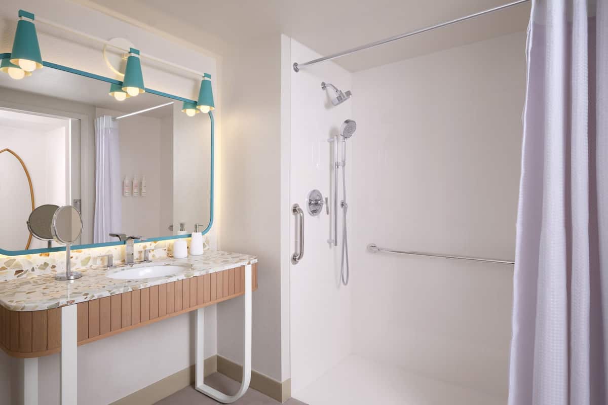 Combined shower/bathtub, free toiletries, hair dryer, bathrobes