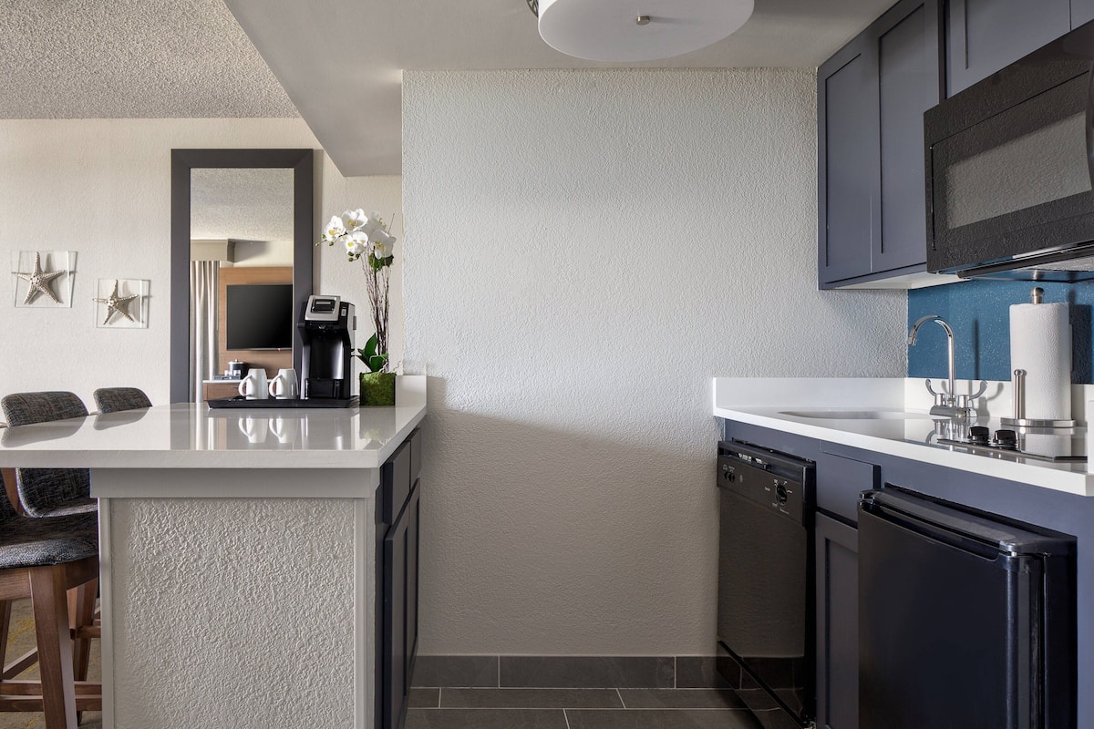 Fridge, microwave, coffee/tea maker