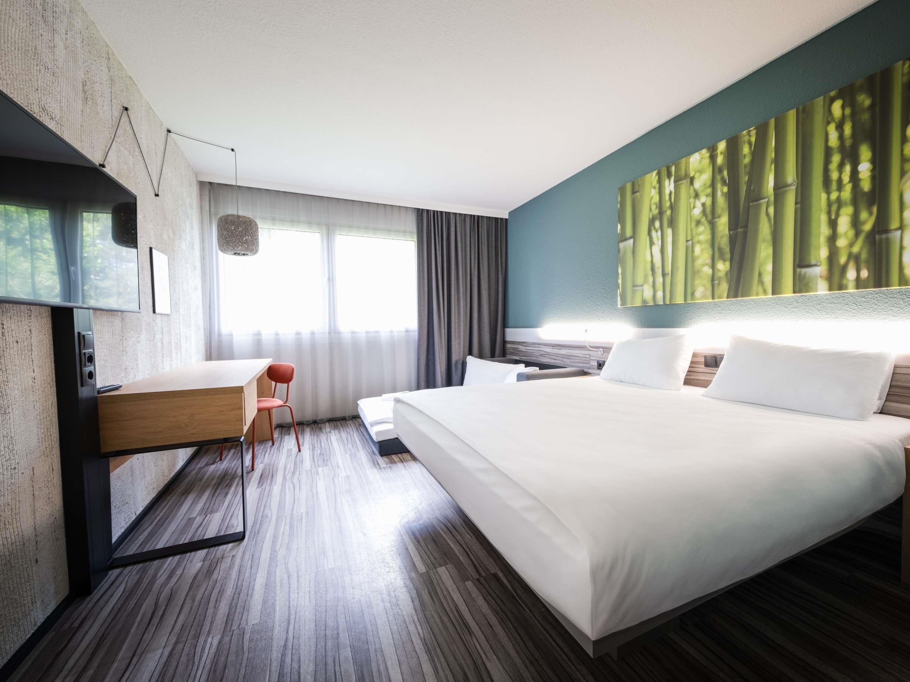 Family Room, 1 King Bed with Sofa bed