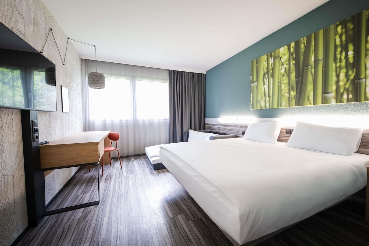 Family Room, 1 King Bed with Sofa bed | 1 bedroom, premium bedding, desk, blackout drapes