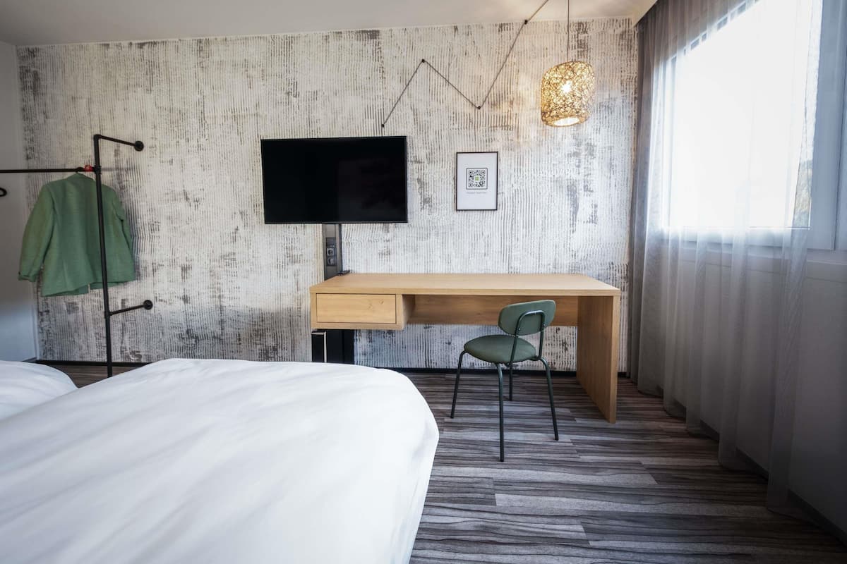 Standard Room, 2 Twin Beds | 1 bedroom, premium bedding, desk, blackout drapes