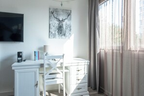 1 bedroom, premium bedding, desk, blackout drapes
