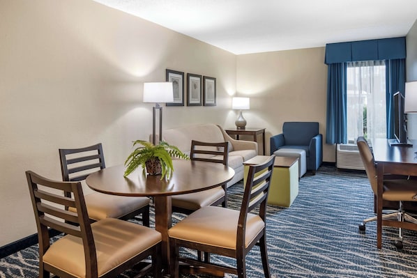 Desk, blackout drapes, iron/ironing board, free WiFi
