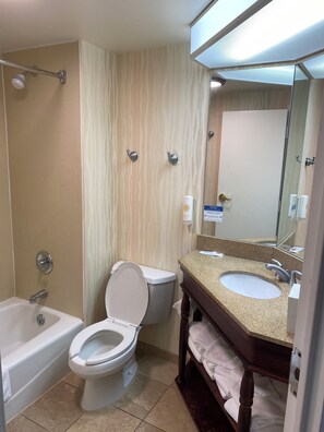 Bathroom - Comfort Inn & Suites Newark - Wilmington (Newark)