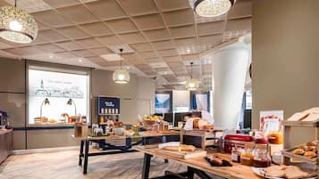 Breakfast, lunch and dinner served