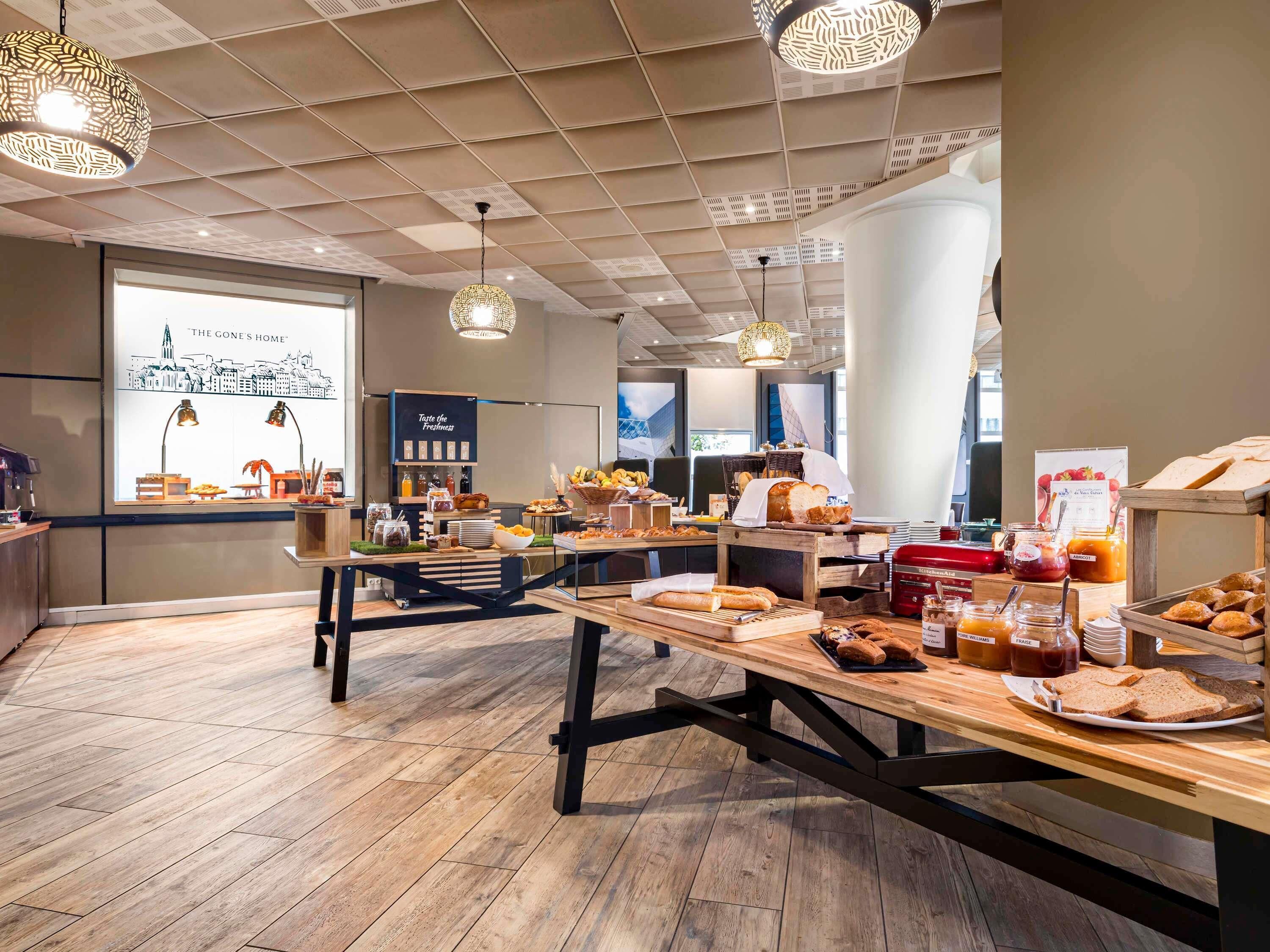 Petit déjeuner, déjeuner et dîner servis sur place