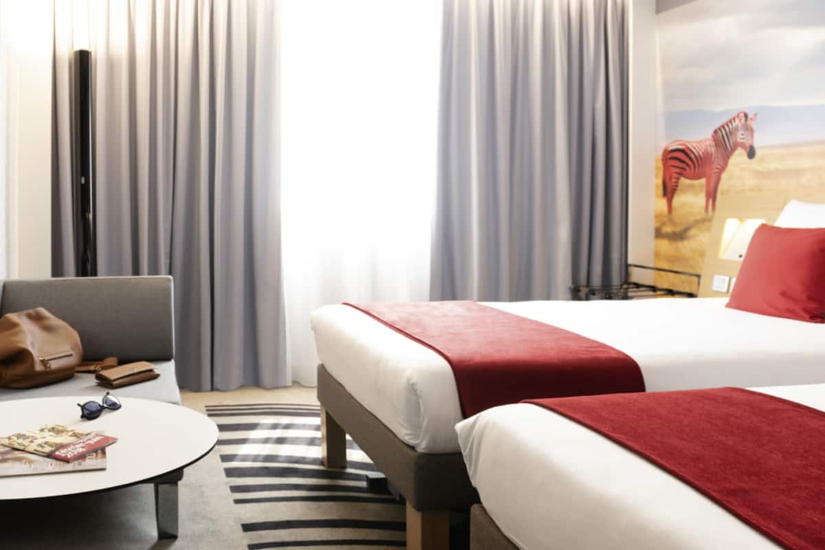 Classic Room, 2 Twin Beds | 1 bedroom, premium bedding, minibar, in-room safe