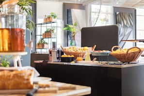 Daily buffet breakfast (EUR 19 per person)