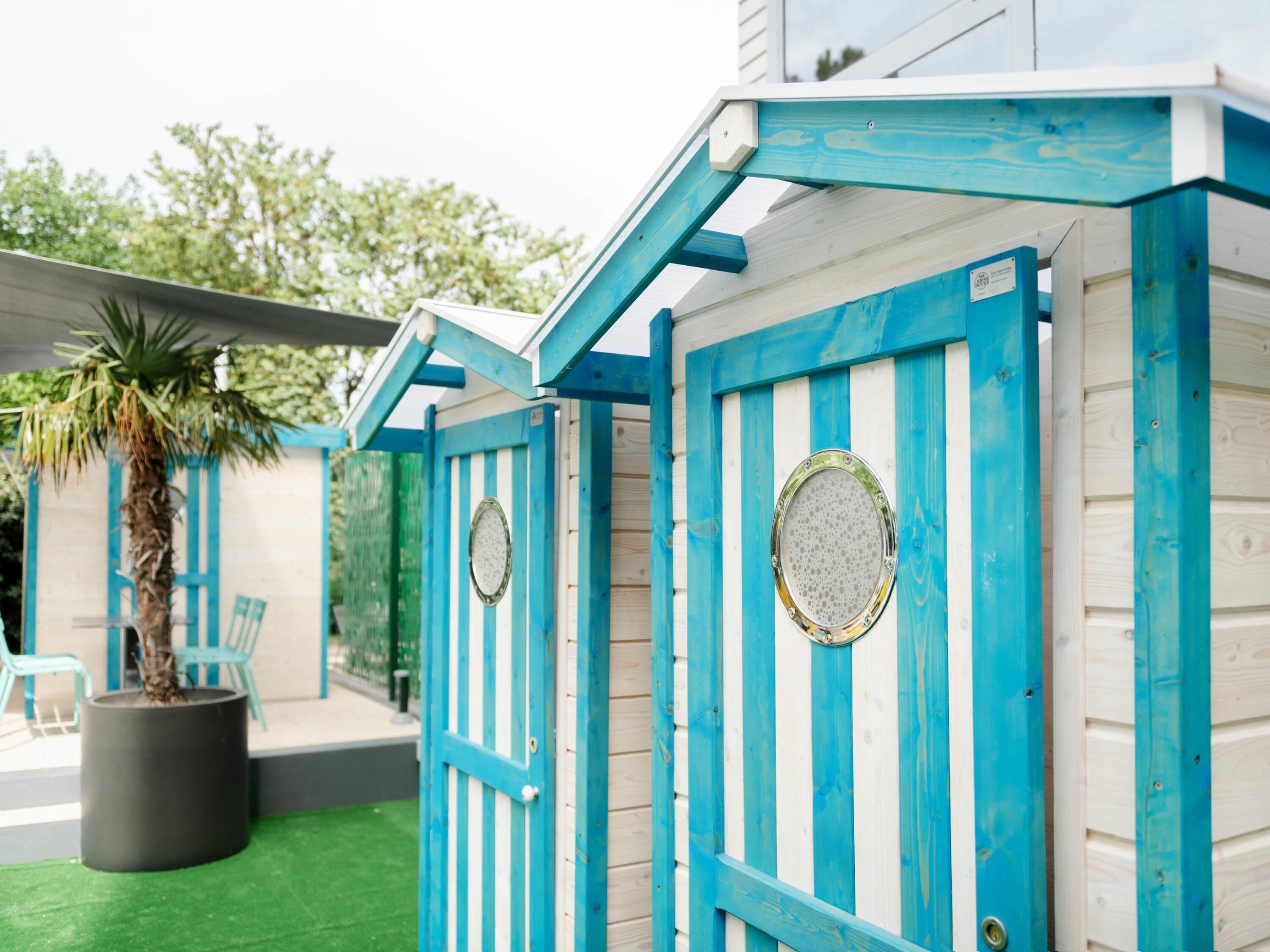 Breakfast, lunch and dinner served