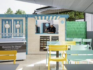 Petit déjeuner, déjeuner et dßner servis sur place