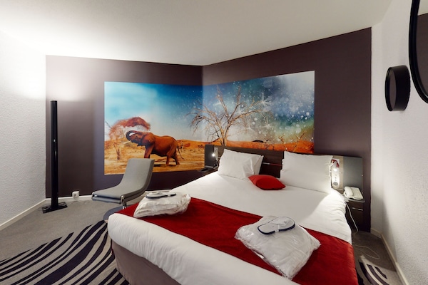 Suite, 1 Queen Bed with Sofa bed | 1 bedroom, premium bedding, minibar, in-room safe