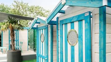 Piscine extérieure (ouverte en saison), cabanons gratuits