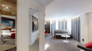 Suite, 1 Queen-Bett und Schlafsofa | 1 Schlafzimmer, hochwertige Bettwaren, Minibar, Zimmersafe