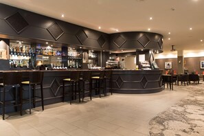 供应午餐和晚餐