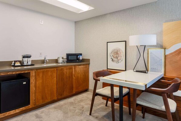 Unclassified image, 1 of 71, button - DoubleTree Suites by Hilton Hotel Sacramento- Rancho Cordova (Rancho Cordova)