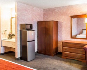 Cribs/infant beds, rollaway beds, free WiFi, bed sheets
