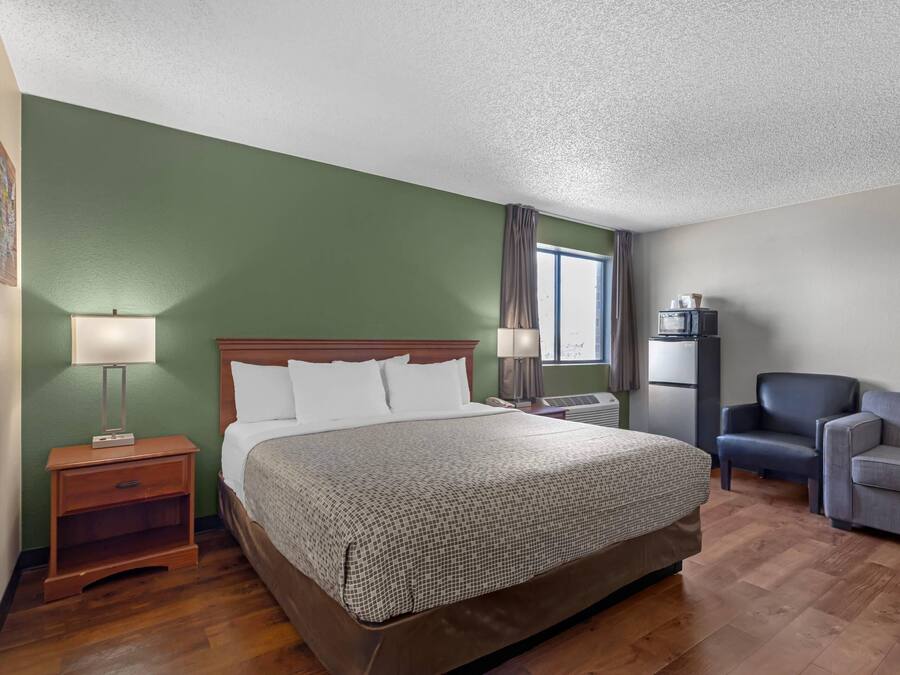 Desk, cots/infant beds, rollaway beds, free WiFi