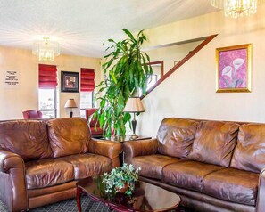 Lobby - Econo Lodge Longmont East (Longmont)