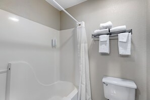 Standard Room, 1 King Bed, Non Smoking | Bathroom