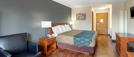 Standard Room, 1 King Bed, Non Smoking | Desk, cribs/infant beds, rollaway beds, free WiFi