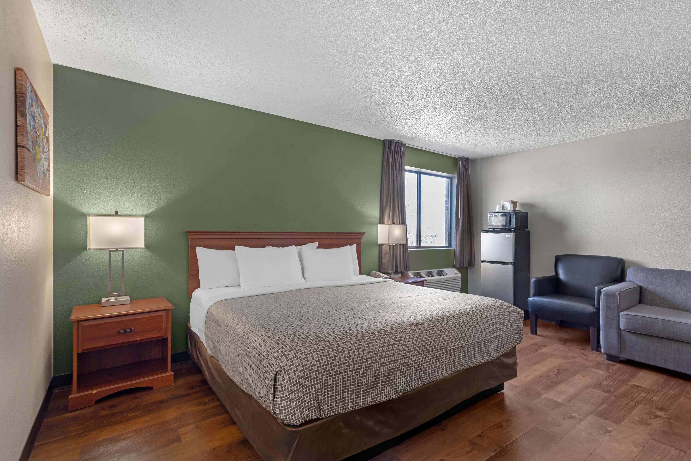 Escritorio, cunas (de pago), camas supletorias y wifi gratis