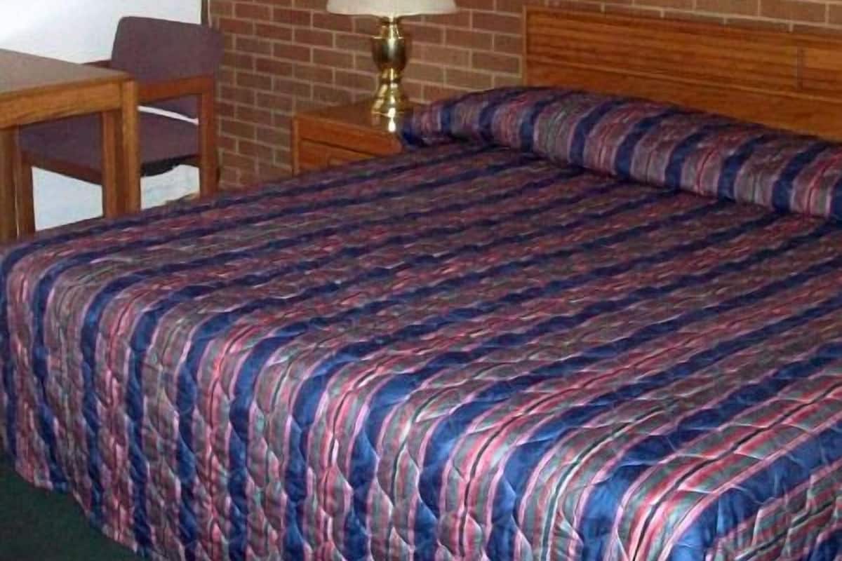 Room, 1 King Bed | Free wired Internet