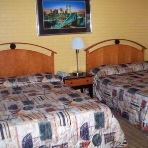 Room, 2 Queen Beds | Free wired internet - Provo Travelers Inn (Provo)