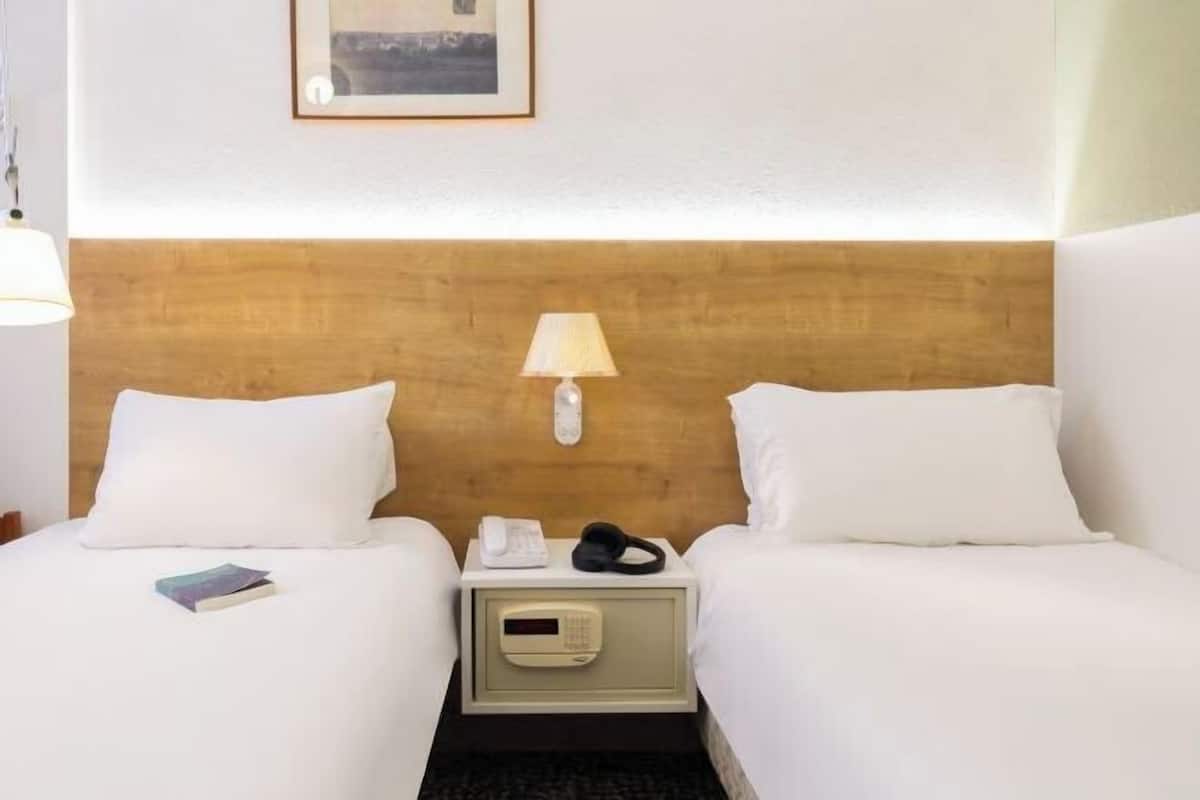 Minibar, coffres-forts dans les chambres, bureau, chambres insonorisées