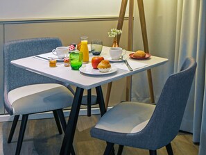 Tägliches Frühstücksbuffet gegen Gebühr
