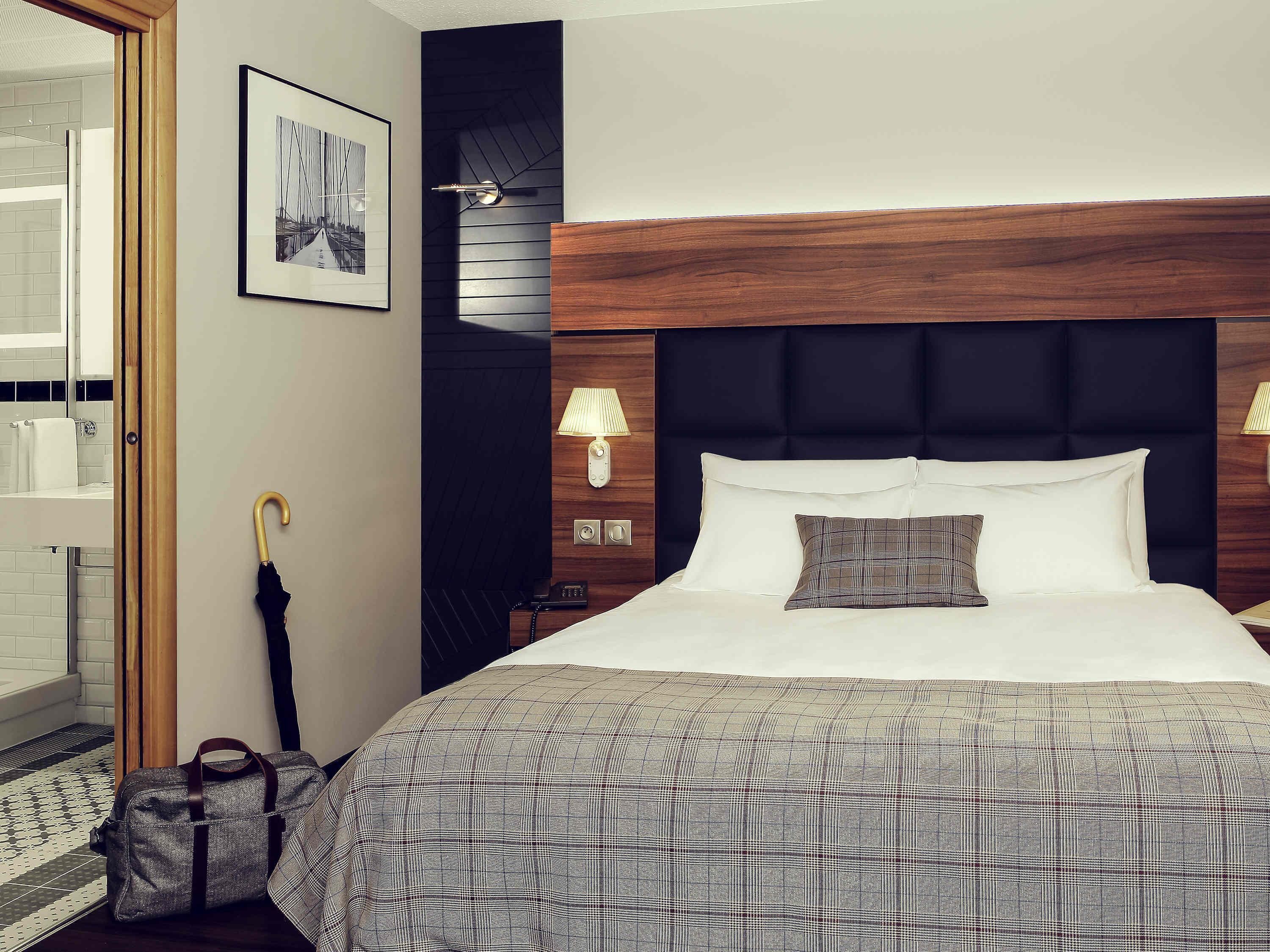 Deluxe Room, 1 Double Bed | Minibar, in-room safe, desk, soundproofing