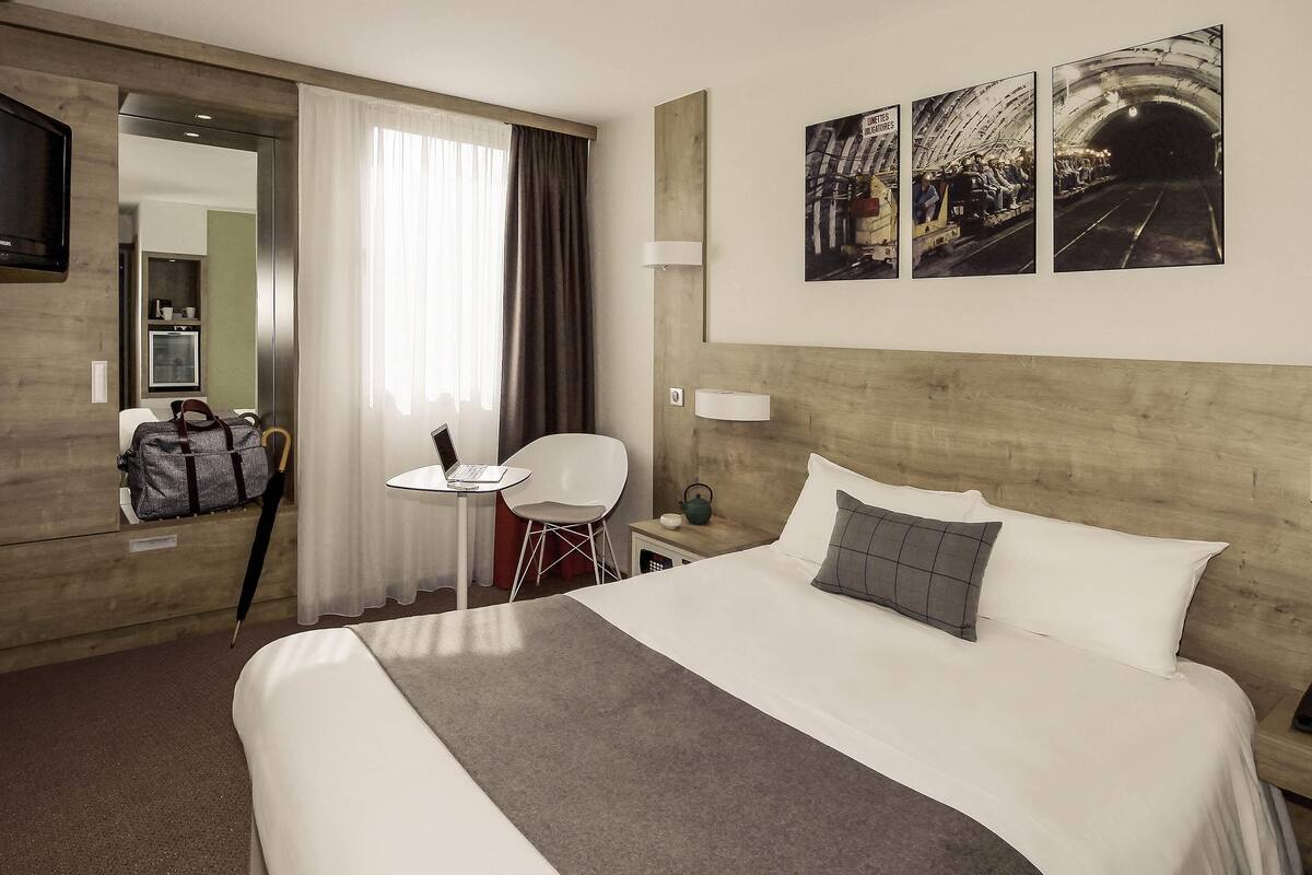 Standard Double Room, 1 Double Bed | Minibar, in-room safe, desk, soundproofing