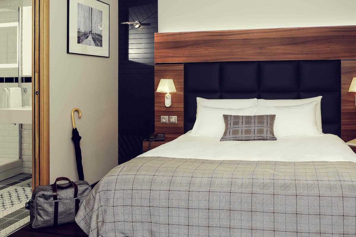 Deluxe-Zimmer, 1 Doppelbett | Minibar, Zimmersafe, Schreibtisch, schallisolierte Zimmer