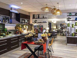 Daily buffet breakfast for a fee - Mercure Forbach (Forbach)