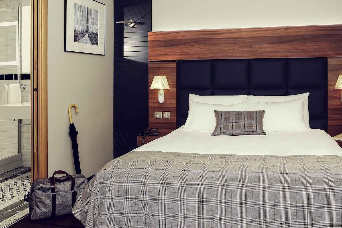 Deluxe Room, 1 Double Bed | Minibar, in-room safe, desk, soundproofing