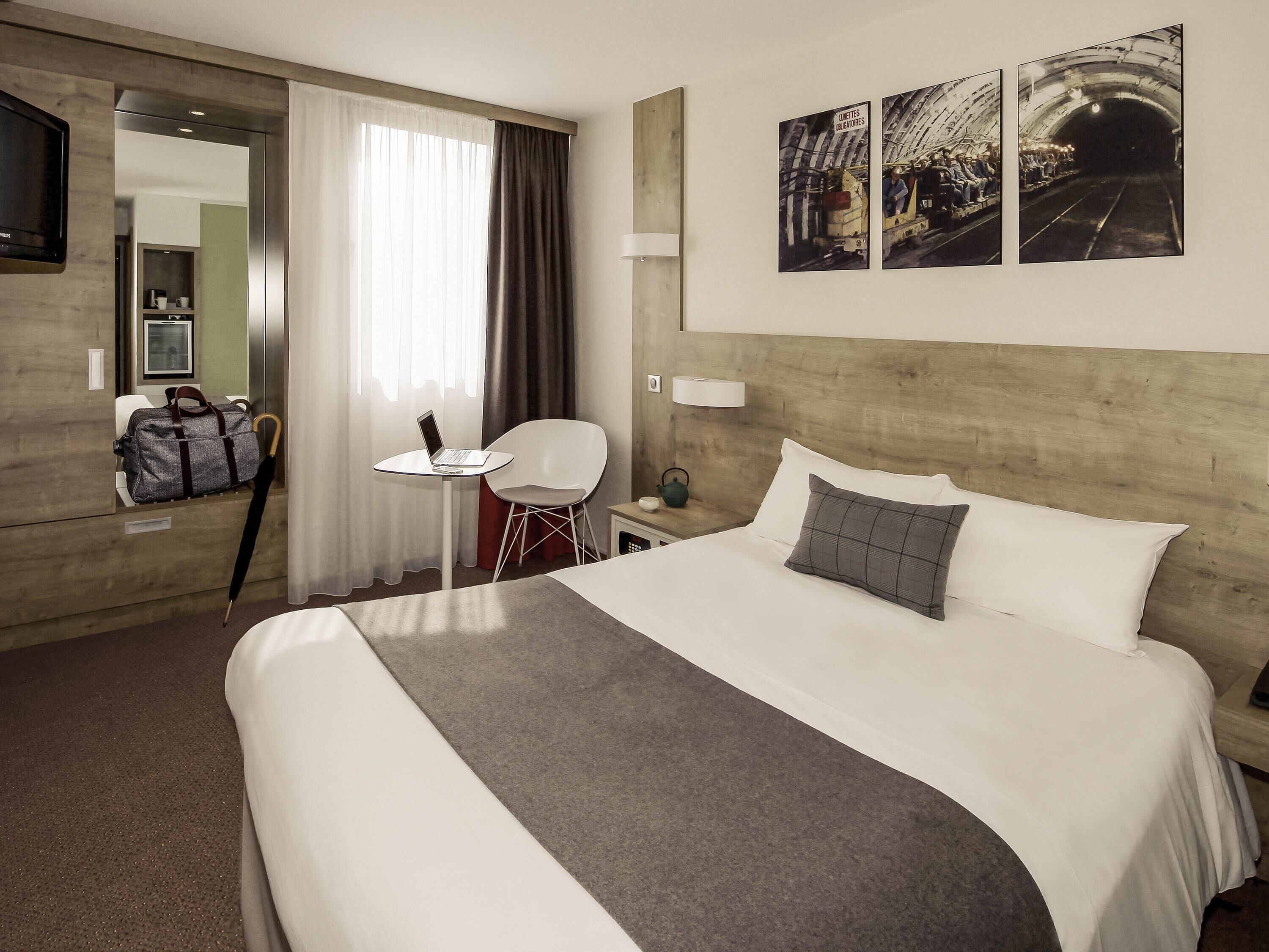 Standard-Doppelzimmer, 1 Doppelbett | Minibar, Zimmersafe, Schreibtisch, schallisolierte Zimmer