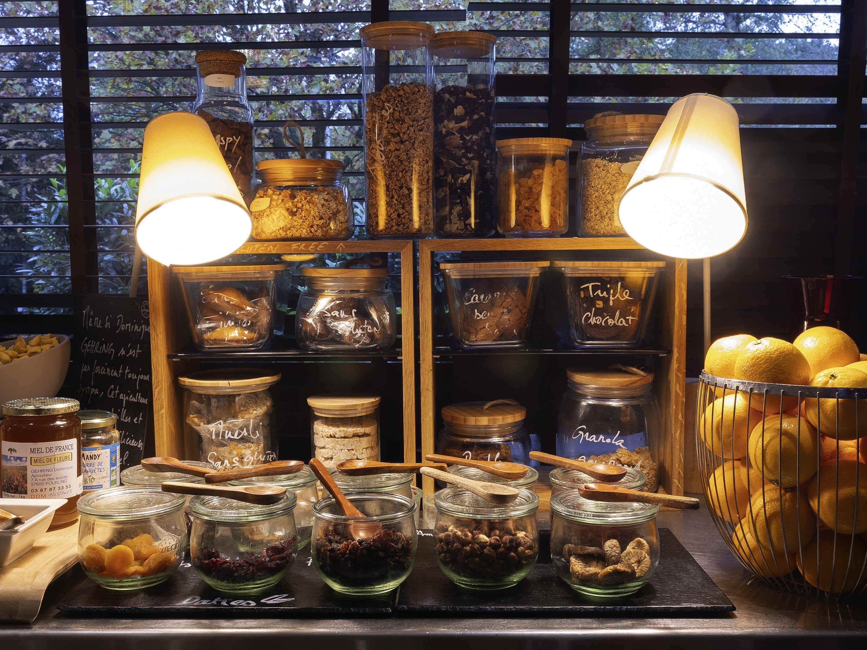 Dagelijks ontbijtbuffet (EUR 18.90 per persoon)