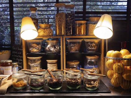 Daily buffet breakfast (EUR 18.90 per person)