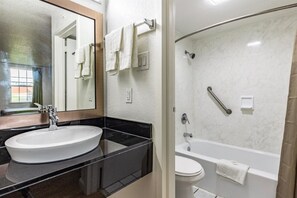 熨斗/熨衫板、免費 Wi-Fi、床單、鬧鐘