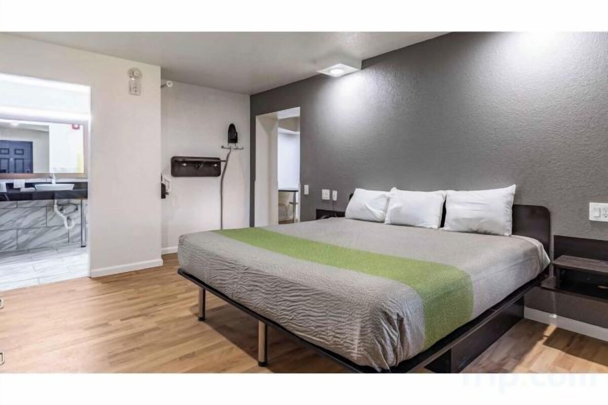 King Room with Kitchen-Non-Smoking