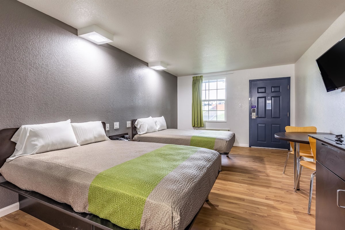 Iron/ironing board, free WiFi, bed sheets, alarm clocks
