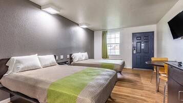 Een strijkplank/strijkijzer, gratis wifi, beddengoed, een wekker