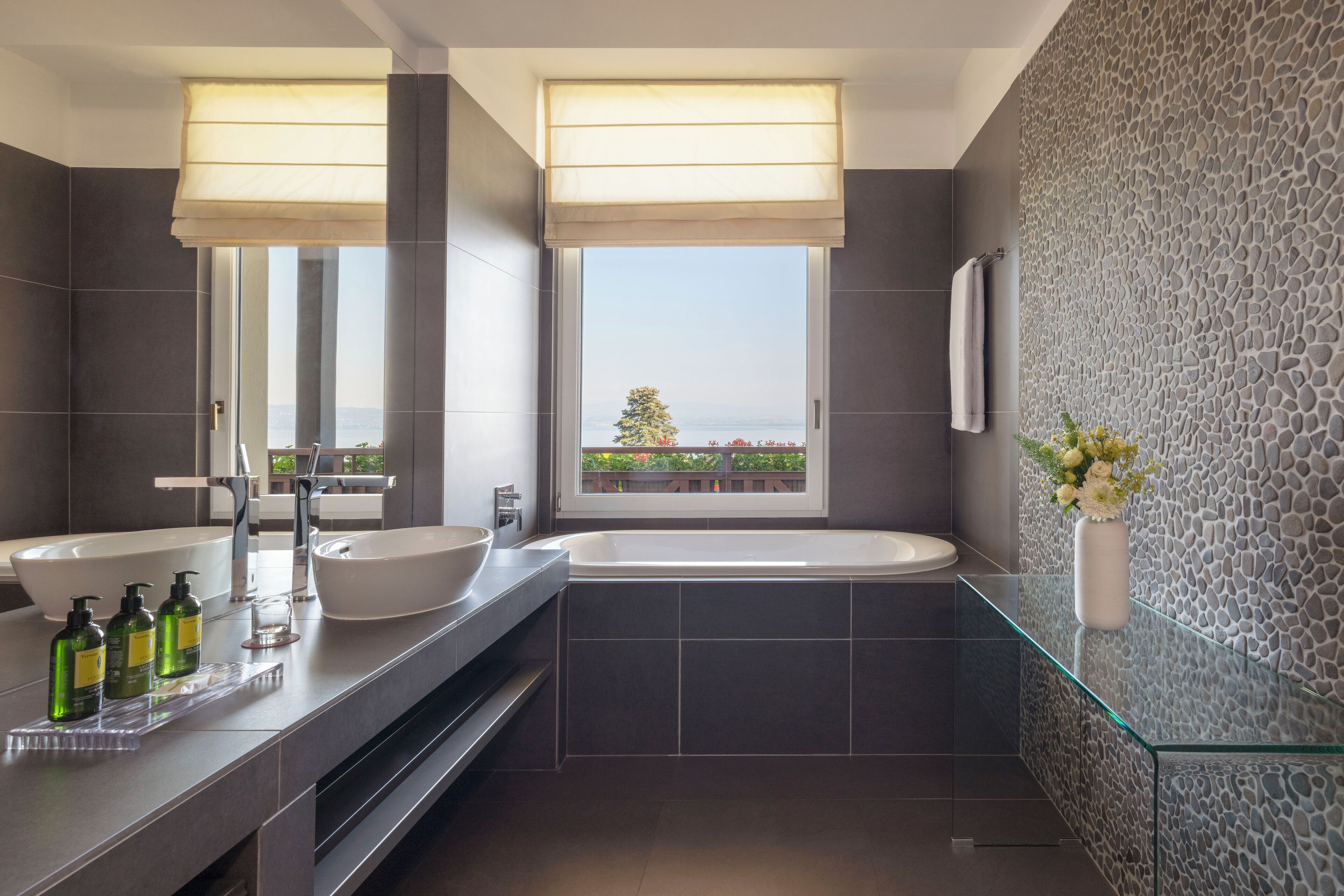 suite, lake view | bathroom | combined shower/bathtub, designer toiletries, hair dryer, bathrobes