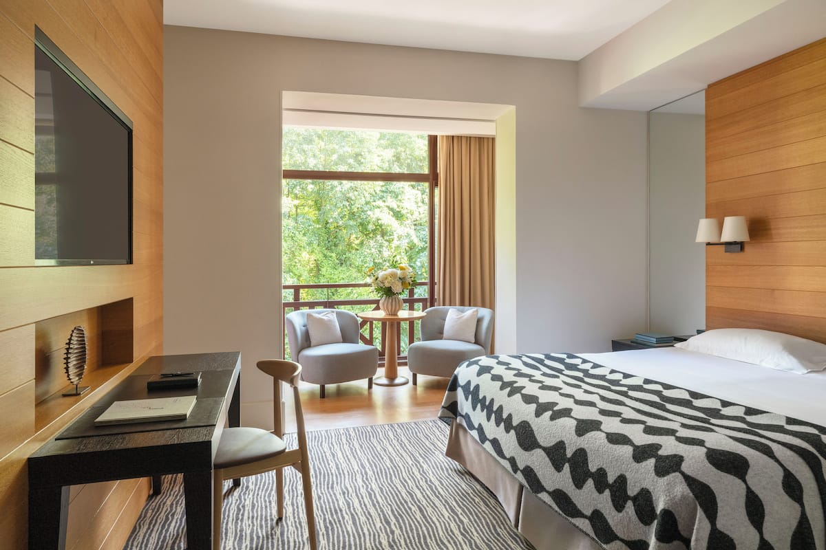 Deluxe Room (South-facing)