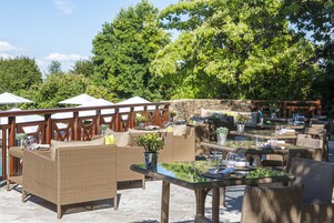 2 restaurants, breakfast, lunch, dinner served; Regional cuisine