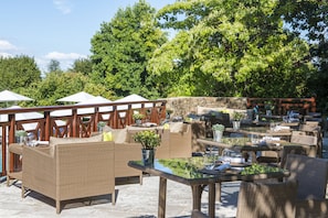 2 Restaurants, Frühstück, Mittagessen, Abendessen, regionale Küche
